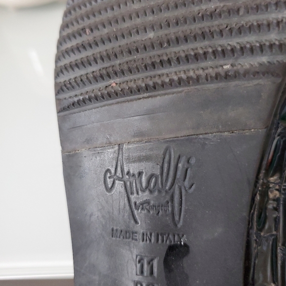 AMALFI BY RANGONI almond toe snakeskin patent leather shoe. Size 11 - Picture 4 of 8